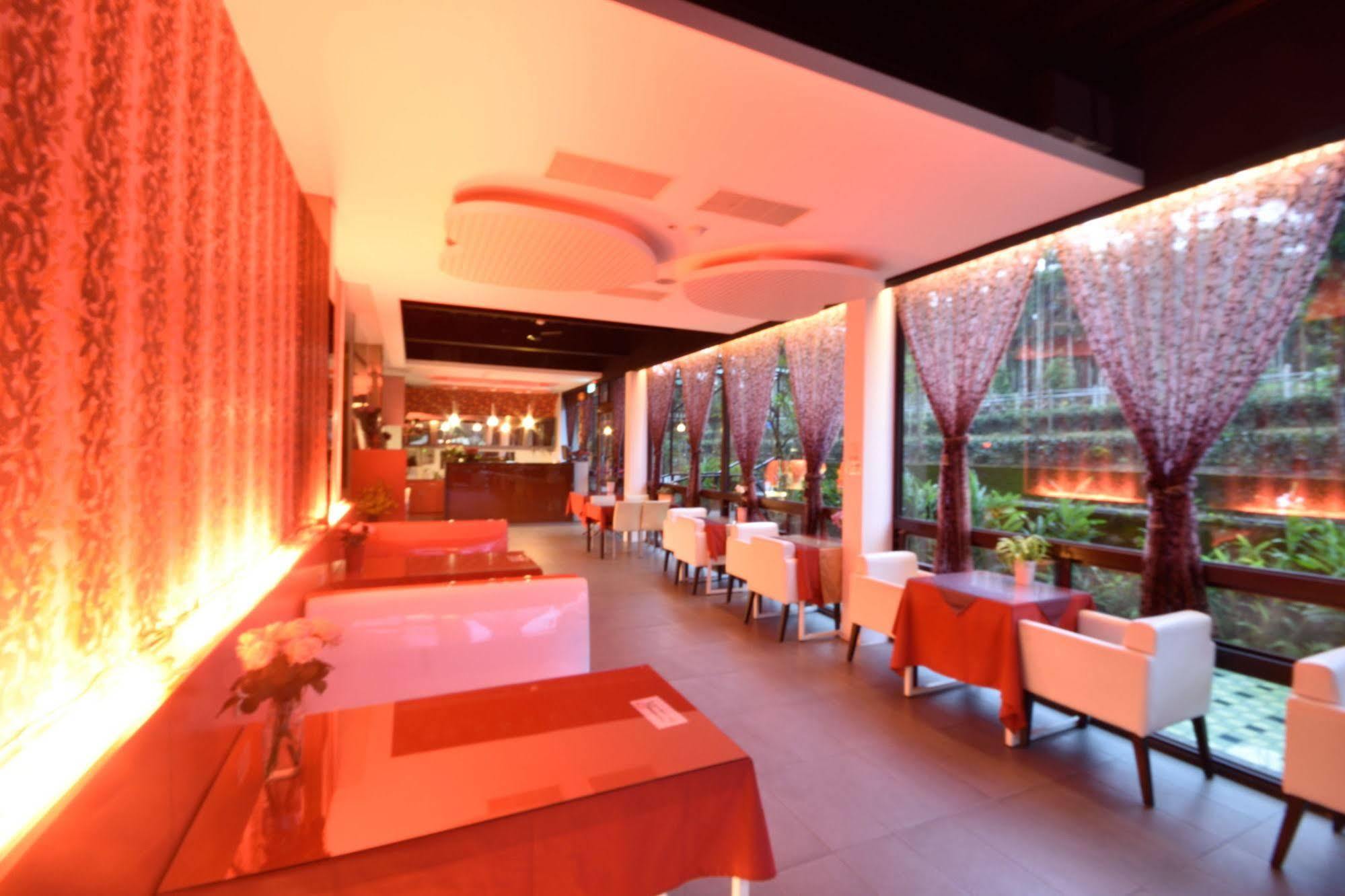 Full House Bed And Breakfast Nantou Extérieur photo